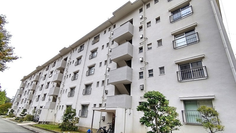 箕面如意谷住宅16棟の外観