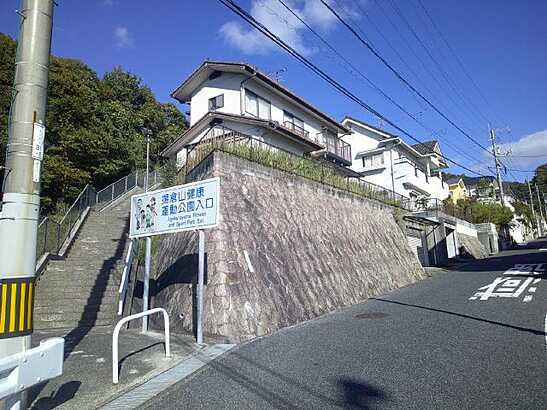 【前面道路含む現地写真】