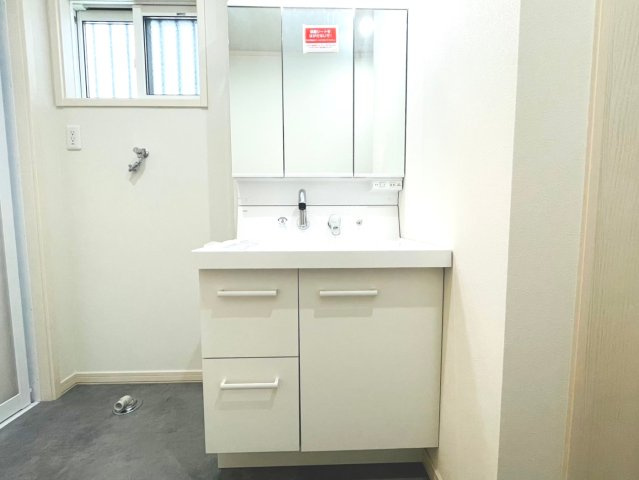 戸建　岐阜市茜部新所３丁目Ⅱ　全2区画分譲の独立洗面台|洗面洗髪化粧台です。物件により三面鏡または一面鏡の場合があります。詳しくは担当者までお問合せ下さい。