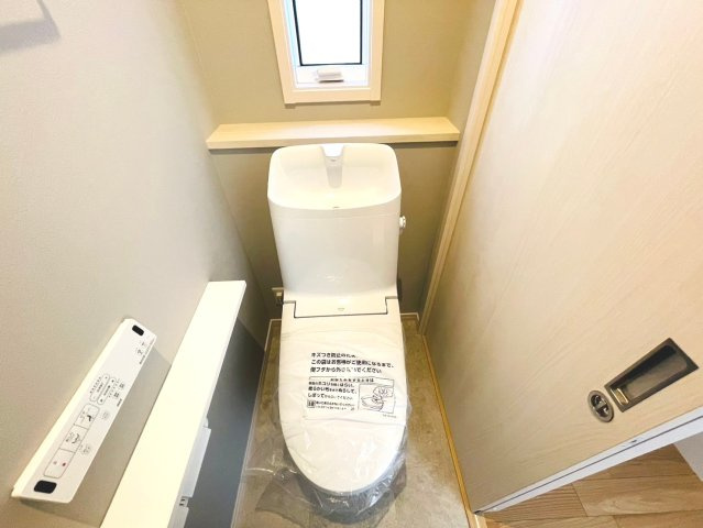 戸建　岐阜市茜部新所Ⅱ　全2区画分譲のトイレ|節水省エネの温水洗浄暖房便座です。お掃除のしやすさを究めたフチなし形状でお手入れ楽々。