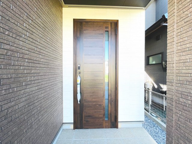 戸建　岐阜市茜部新所Ⅱ　全2区画分譲の玄関|玄関ドアの鍵はディンプルキーと内側はサムターンキーになっており防犯性の高い仕様になっています。
