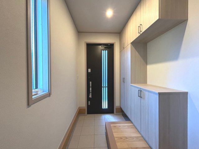 新築戸建　一宮市木曽川町黒田Ⅱ　全3区画分譲の玄関|玄関ドアの鍵はディンプルキーと内側はサムターンキーになっており防犯性の高い仕様になっています。