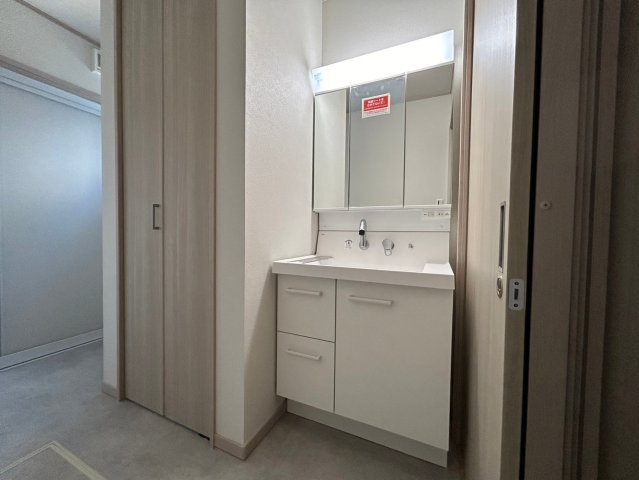 新築戸建　一宮市木曽川町黒田Ⅱ　全3区画分譲の独立洗面台|洗面洗髪化粧台です。物件により三面鏡または一面鏡の場合があります。詳しくは担当者までお問合せ下さい。