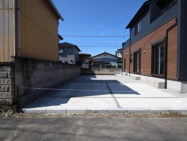 BLOOMING GARDEN　太田市由良町の駐車場