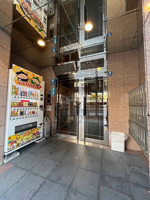 大阪市浪速区桜川２丁目の賃貸マンションのエントランス|建物の内部です