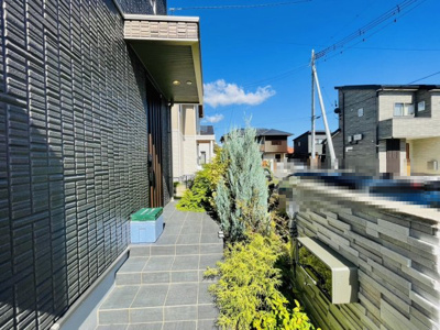 【前面道路含む現地写真】 | 水戸市千波町　積水施工の築浅戸建て！