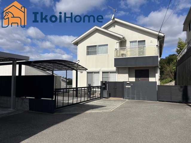 神戸市西区白水１丁目　中古一戸建の外観|閑静な住宅街に佇む陽当り良好の広々とした2世帯住宅になります♪かっこいい外観！5台駐車！即完売予感！
