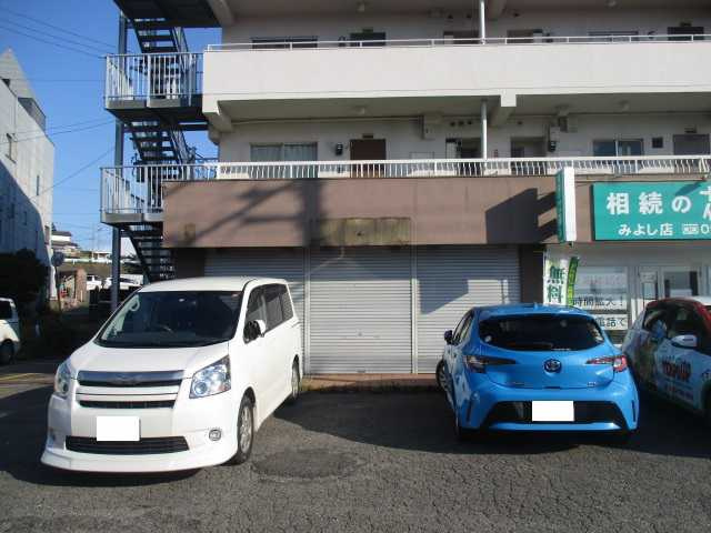 三好グランドハイツの駐車場