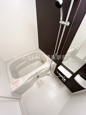 クロワール長田の浴室