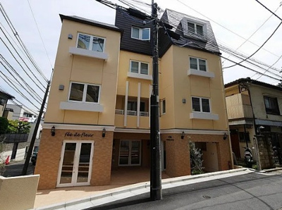 【外観】 | CoCo Terrace | 鉄筋コンクリート造のがっちりとした建物。