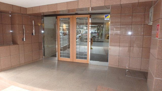 日神パレステージ狭山のエントランス