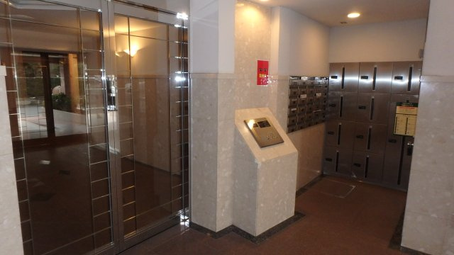 日神パレステージ狭山のエントランス