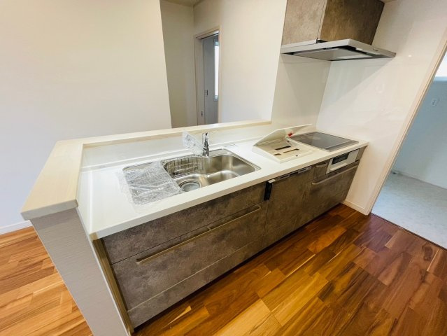 戸建　岐阜市祈年町Ⅱ　全1区画分譲のキッチン|機能的なシステムキッチンです。収納力に優れた大容量の引出しでキッチン回りがスッキリ片付きます。