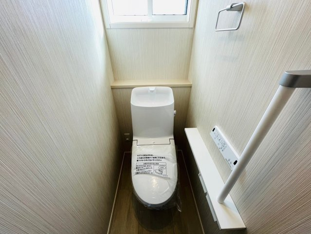 戸建　岐阜市祈年町Ⅱ　全1区画分譲のトイレ|節水省エネの温水洗浄暖房便座です。お掃除のしやすさを究めたフチなし形状でお手入れ楽々。