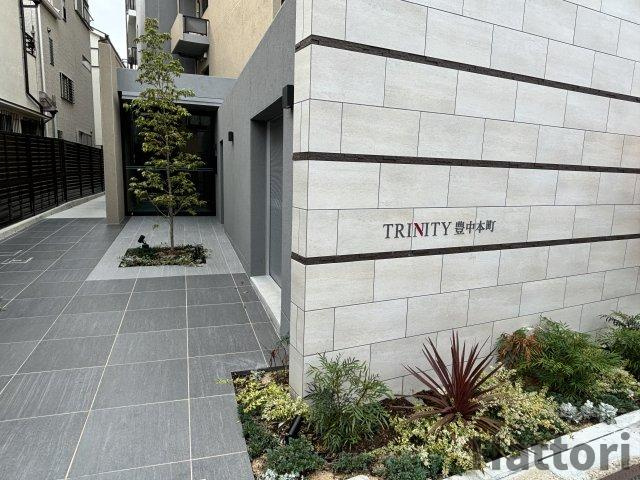 トリニティ豊中本町のエントランス