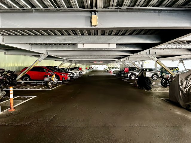 プレシアスシティ・ザ・シーズンズC棟の駐車場