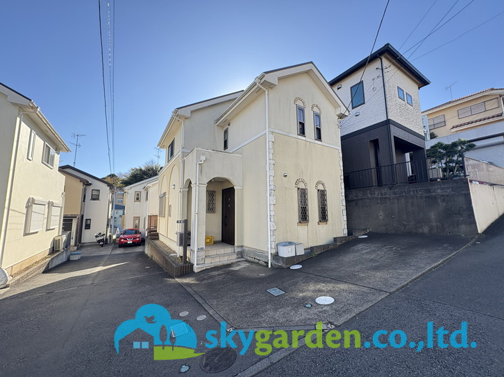 藤沢市白旗　中古戸建の前面道路含む現地写真|前面道路含む現地写真です