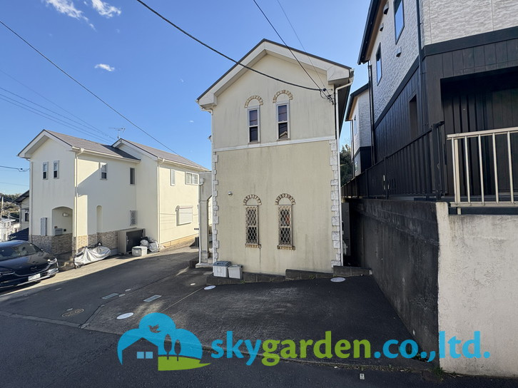 藤沢市白旗　中古戸建の前面道路含む現地写真|前面道路含む現地写真です