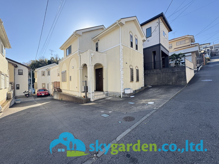 藤沢市白旗　中古戸建の前面道路含む現地写真|前面道路含む現地写真です