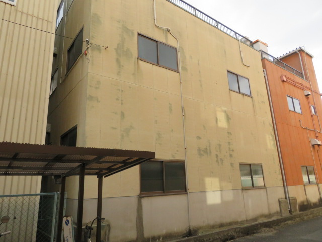 柏原市太平寺１丁目の工場の外観