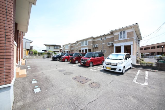 サンライズの駐車場