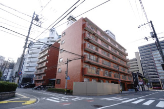 【外観】 | 【資料には掲載していない情報】
物件の陽当りや通風・仕様設備やお部屋の大きさの比較、
近隣・周辺環境や街並みなど、資料には掲載していない情報が
現地にはたくさんあります。是非ご確認ください。