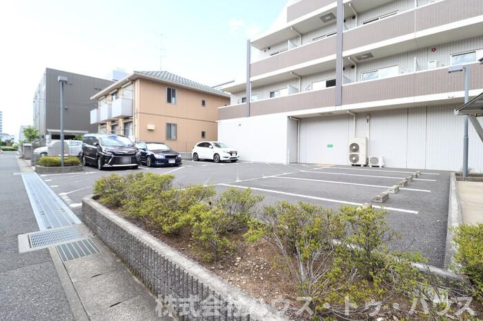 おおたかの森グラナリーの駐車場