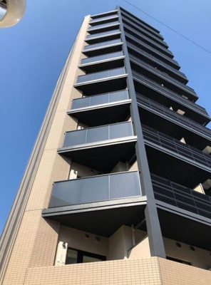 【外観】 | グランカーサ東中野 | 鉄筋コンクリート造のがっちりとした建物。