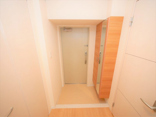 ラルシェパルク新大阪の玄関