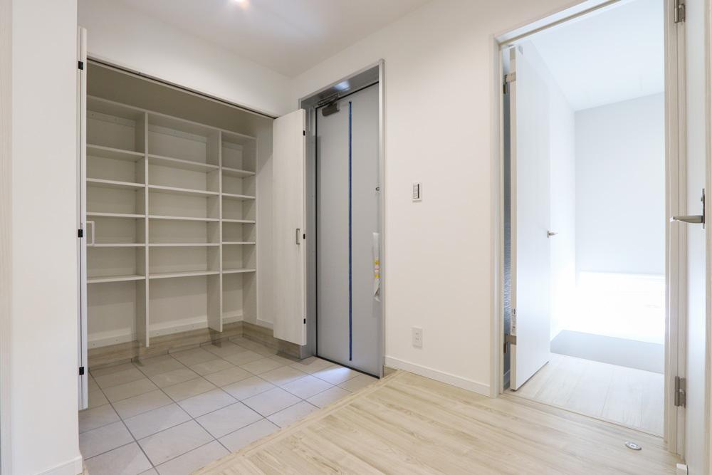 栃木市川原田　新築戸建2号棟の玄関