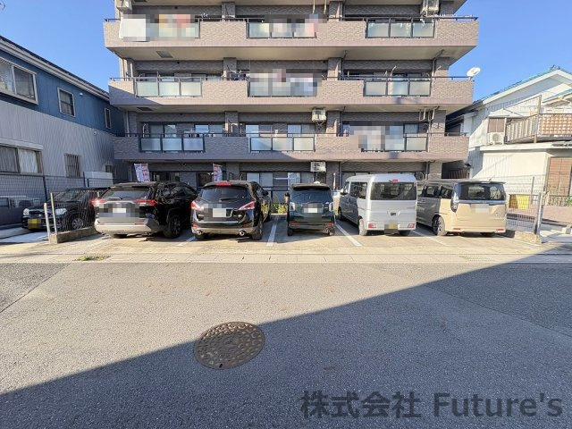 レーベンハイム吉川参番館の駐車場|駐車場（要空き・料金確認）