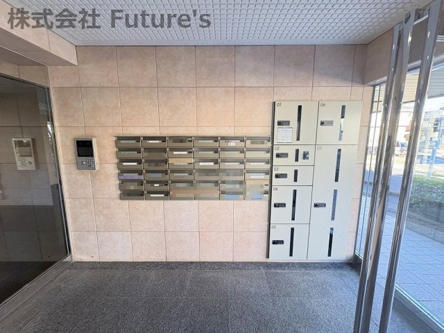 レーベンハイム吉川参番館のその他共用部分|不在時に便利な宅配BOX完備
