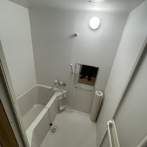 ピジョン東町の浴室