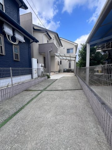 江戸屋敷中古住宅の駐車場