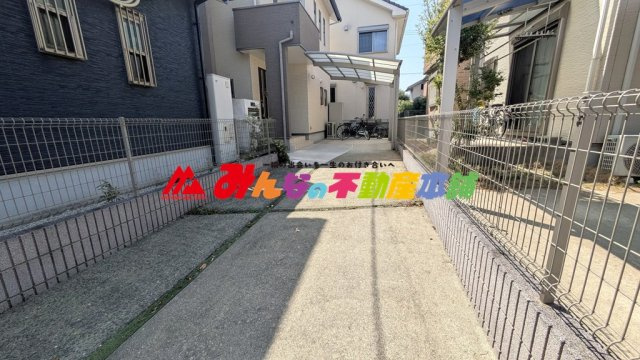 江戸屋敷中古住宅の駐車場