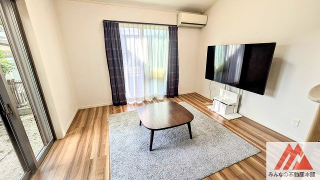 江戸屋敷中古住宅の居間・リビング