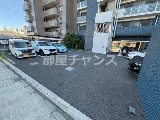 プレサンスNAGOYA本陣の駐車場