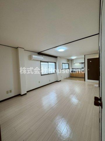 ローズ向之芝Ⅱの居間・リビング