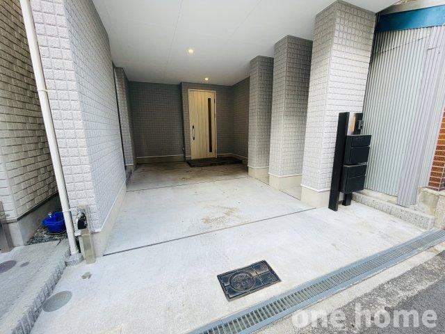 巽北2丁目中古戸建の駐車場|◆ワイドな駐車場で駐車ラクチン♪
◆【onehome販売窓口・即日内覧可能】売主様→当社→お客様の関係でご内覧～商談までスムーズです!!
◆平日・土日、即日内覧会開催中！ 電話問合せがスムーズです！