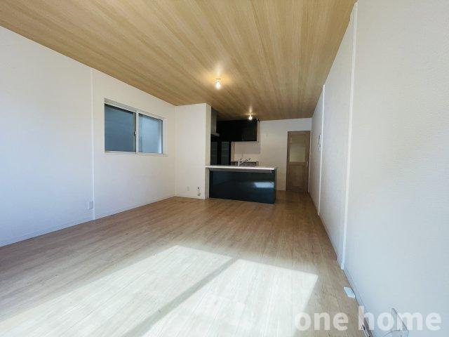 巽北2丁目中古戸建の居間・リビング|◆家族団らんのLDKは広々約15帖♪
◆【onehome販売窓口・即日内覧可能】売主様→当社→お客様の関係でご内覧～商談までスムーズです!!
◆平日・土日、即日内覧会開催中！電話問合せがスムーズです！