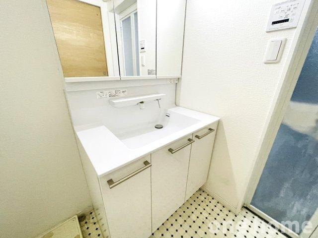 巽北2丁目中古戸建の独立洗面台|◆身支度の時短につながる三面鏡洗面化粧台♪
◆【onehome販売窓口・即日内覧可能】売主様→当社→お客様の関係でご内覧～商談までスムーズです！
◆平日・土日、即日内覧会開催中・電話問合せがスムーズ！