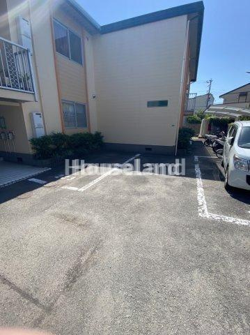 コープ砂山の駐車場