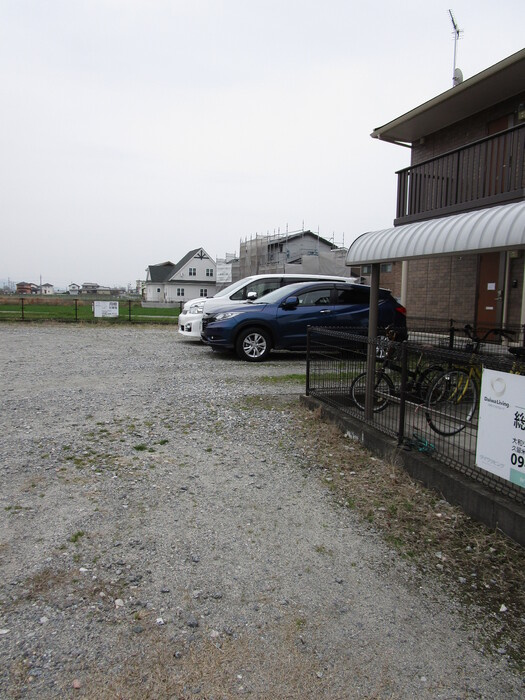 セジュールヴォーガ【キャッシュバック対象】のエントランス|駐車場があるので、車を買う予定の方も安心です