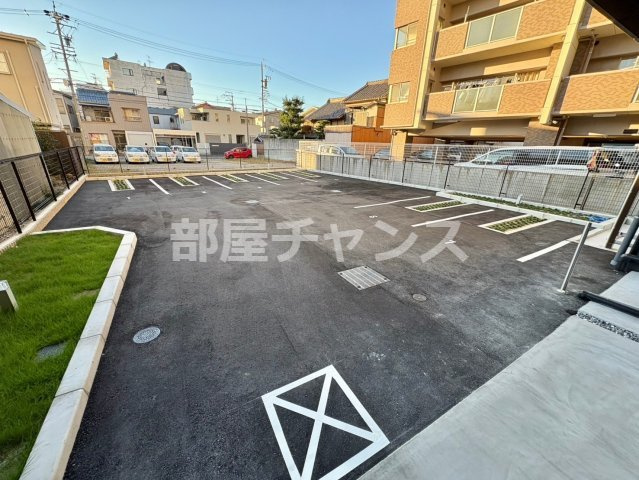 メイクスWアート浅間町の駐車場