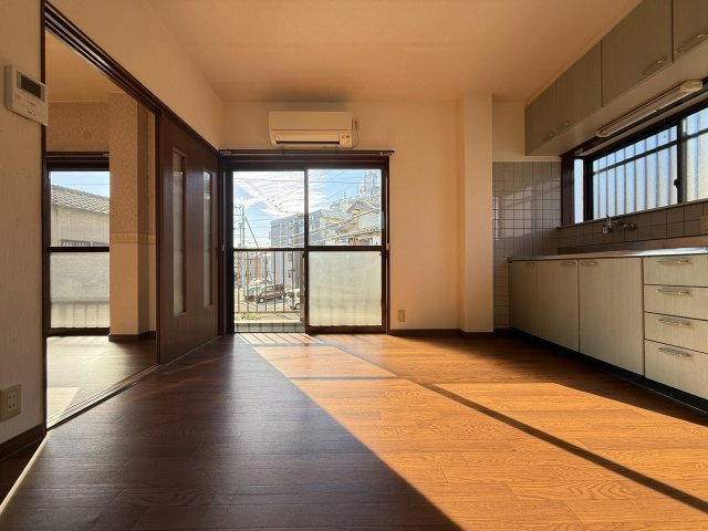 大津乙テラスハウスの居間・リビング