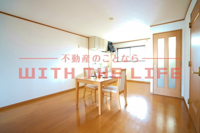 コーポコーワ【キャッシュバック対象物件】の居間・リビング|こちらの居間で趣味の時間をお楽しみください