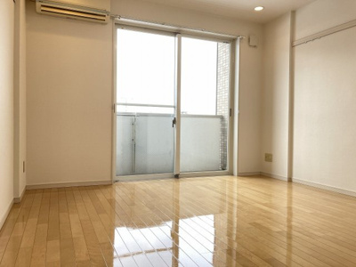 【居間・リビング】 | ガーデンヒルズ小白川 | 別室写真