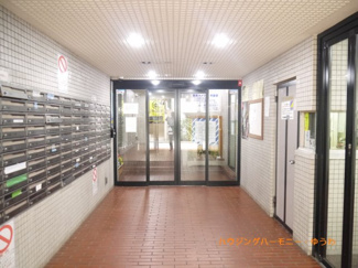 【エントランス】 | タイル敷きの大変キレイなエントランス部分。