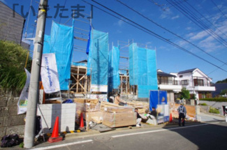 【前面道路含む現地写真】