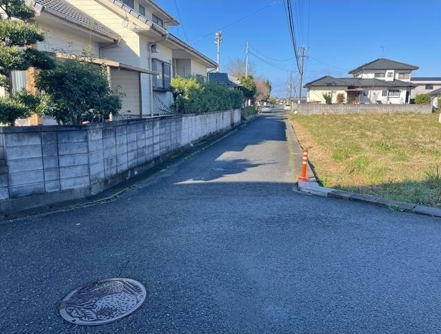 売土地　八代市田中西町の前面道路含む現地写真